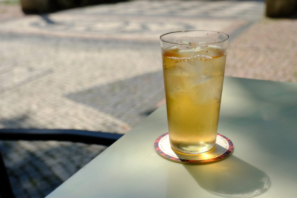 文化が交差する街、マカオの知られざる魅力に出合う。 | Ajar Teahouse（アジャー ティーハウス）　「玫瑰荔枝烏龍（ローズライチウーロンティー）」。バラやライチの芳香と烏龍茶の風味がミックスした、爽やかな後味の一杯。