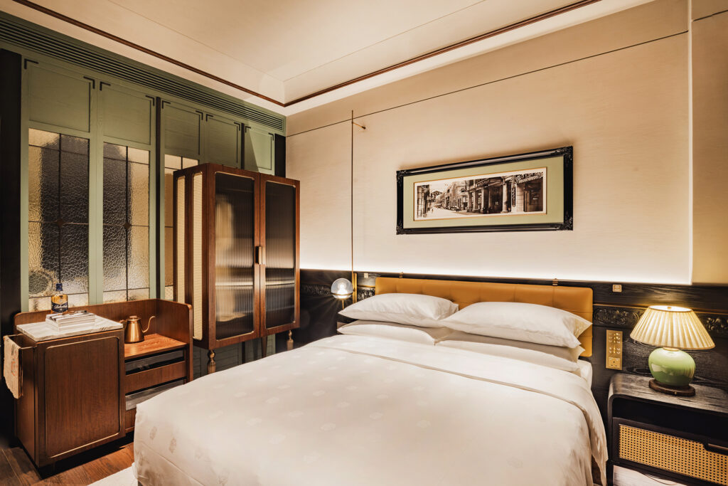IMG_6143 | 1940年代のマカオから着想を得た、シックな内装の客室。