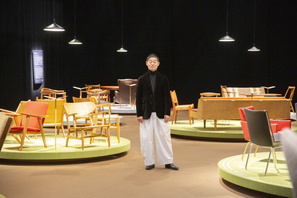 ウェグナーが製作した家具を時代やメーカーごとにゾーニングして展示した会場で。彼のデザインの引き出しの多さが感じられる。