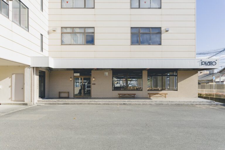 靴から、暮らしがひらく場所。〈ムーンスター〉が発祥の地、福岡・久留米に新店舗『PLATO MOONSTAR』をオープン。