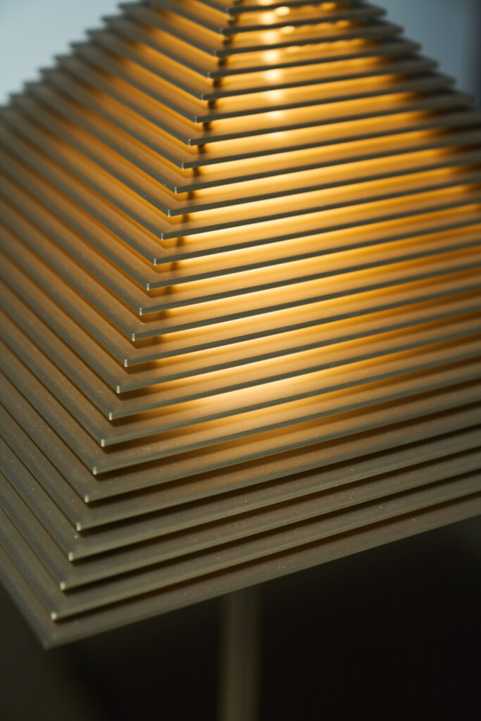 美しい光のグラデーションを織りなす。「ARMANI/CASA展 ― 光と空間が描く、静かなエレガンス」が、長野・御代田の「MMoP」で開催中。 | 美しい光のグラデーションを織りなす。